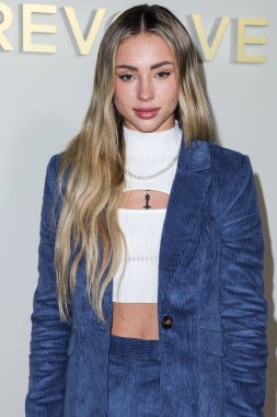 Amerikan model Charly Jordan, 8 Aralık 2022 'de Beverly Hills, Los Angeles, Kaliforniya, ABD' de 55 N La Cienega Bulvarı 'nda düzenlenen REVOLVE X AT & T Present REVOLVE Winterland' a ulaştı.. 