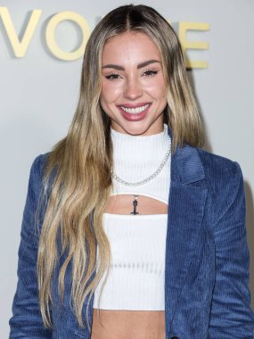 Amerikan model Charly Jordan, 8 Aralık 2022 'de Beverly Hills, Los Angeles, Kaliforniya, ABD' de 55 N La Cienega Bulvarı 'nda düzenlenen REVOLVE X AT & T Present REVOLVE Winterland' a ulaştı.. 
