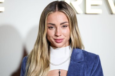 Amerikan model Charly Jordan, 8 Aralık 2022 'de Beverly Hills, Los Angeles, Kaliforniya, ABD' de 55 N La Cienega Bulvarı 'nda düzenlenen REVOLVE X AT & T Present REVOLVE Winterland' a ulaştı.. 