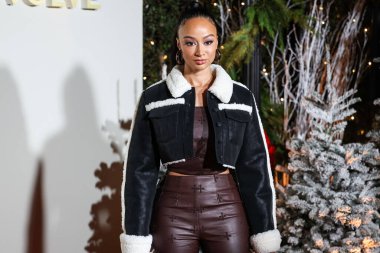 Amerikan medya kişiliği, modeli, aktris ve moda tasarımcısı Draya Michele, 8 Aralık 2022 'de Beverly Hills, Los Angeles, Kaliforniya, ABD' de 55 N La Cienega Bulvarı 'nda düzenlenen REVOLVE AT & T REVOLVE Winterland' a ulaştı.. 