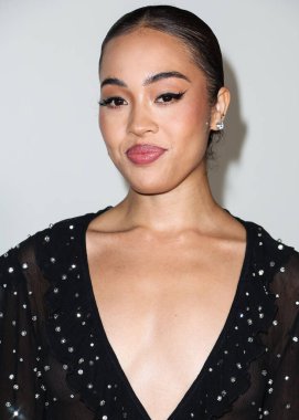 Amerikalı şarkıcı Joyce Wrice, 8 Aralık 2022 'de Beverly Hills, Los Angeles, Kaliforniya, ABD' de 55 N La Cienega Bulvarı 'nda düzenlenen REVOLVE X AT & T Present REVOLVE Winterland' a geldi.. 