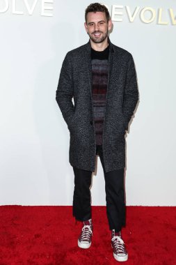 Amerikalı aktör, televizyon kişiliği ve modeli Nick Viall, 8 Aralık 2022 'de Beverly Hills, Los Angeles, Kaliforniya, ABD' de 55 N La Cienega Bulvarı 'nda düzenlenen REVOLVE AT & T REVOLVE Winterland' a ulaştı.. 