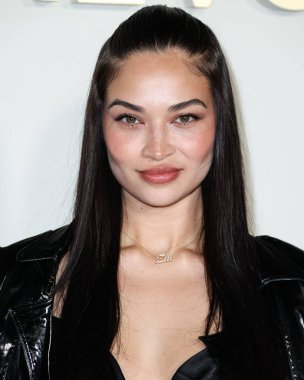 Avustralyalı model Shanina Shaik, 8 Aralık 2022 'de Beverly Hills, Los Angeles, Kaliforniya, ABD' de 55 N La Cienega Bulvarı 'nda düzenlenen REVOLVE X AT & T Present REVOLVE Winterland' a ulaştı.. 