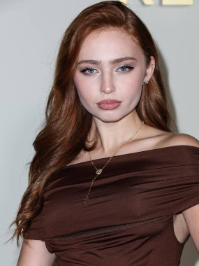 Renata, 8 Aralık 2022 'de Beverly Hills, Los Angeles, Kaliforniya, ABD' de 55 N La Cienega Bulvarı 'nda düzenlenen REVOLVE X AT & T Present REVOLVE Winterland' a ulaştı.. 