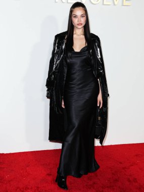 Avustralyalı model Shanina Shaik, 8 Aralık 2022 'de Beverly Hills, Los Angeles, Kaliforniya, ABD' de 55 N La Cienega Bulvarı 'nda düzenlenen REVOLVE X AT & T Present REVOLVE Winterland' a ulaştı.. 