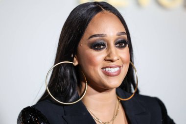 Amerikalı aktris Tia Mowry, 8 Aralık 2022 'de Beverly Hills, Los Angeles, Kaliforniya, ABD' de 55 N La Cienega Bulvarı 'nda düzenlenen REVOLVE X AT & T Present REVOLVE Winterland' a geldi.. 