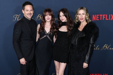 Scott Cooper, Stella Cooper, Ava Cooper ve Jocelyne Cooper, 14 Aralık 2022 'de Los Angeles, Kaliforniya, ABD' de bulunan Los Angeles, Kaliforniya Tiyatro Kompleksi 'nde düzenlenen Netflix' in 