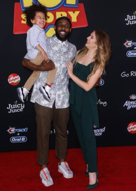 HOLYWOOD, LOS ANGELES, CALIFORNIA, ABD - 11 Haziran: Allison Holker, Maddox Laurel Boss, ve Amerikalı serbest stil hip hop dansçısı, koreograf, aktör, televizyon yapımcısı, televizyon kişiliği ve DJ Stephen Boss
