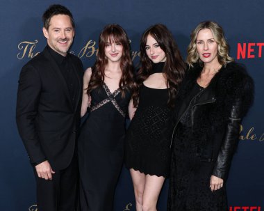 Scott Cooper, Stella Cooper, Ava Cooper ve Jocelyne Cooper, 14 Aralık 2022 'de Los Angeles, Kaliforniya, ABD' de bulunan Los Angeles, Kaliforniya Tiyatro Kompleksi 'nde düzenlenen Netflix' in 