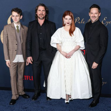 Harry Melling, Christian Bale, Lucy Boynton ve Scott Cooper, 14 Aralık 2022 'de Los Angeles, Kaliforniya, ABD' deki Los Angeles, Kaliforniya 'da bulunan Amerikan Tiyatro Kompleksi Yönetmenler Birliği' nde düzenlenen Netflix 'in' The Pale Blue Eye 'adlı filminin Los Angeles galasına geldiler.