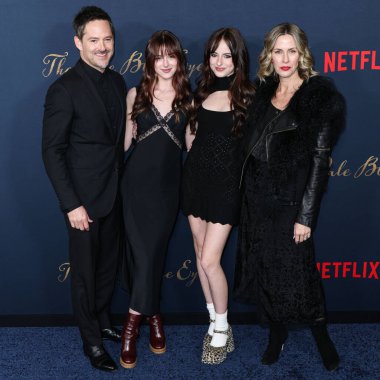 Scott Cooper, Stella Cooper, Ava Cooper ve Jocelyne Cooper, 14 Aralık 2022 'de Los Angeles, Kaliforniya, ABD' de bulunan Los Angeles, Kaliforniya Tiyatro Kompleksi 'nde düzenlenen Netflix' in 