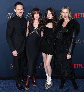 Scott Cooper, Stella Cooper, Ava Cooper ve Jocelyne Cooper, 14 Aralık 2022 'de Los Angeles, Kaliforniya, ABD' de bulunan Los Angeles, Kaliforniya Tiyatro Kompleksi 'nde düzenlenen Netflix' in 