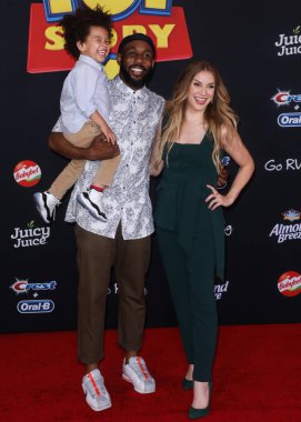 Stephen Laurel 'twitch' Boss 40 yaşında öldü. HOLYWOOD, LOS ANGELES, CALIFORNIA, ABD - 11 Haziran: Allison Holker, Maddox Laurel Boss, baba / Amerikan serbest stil hip hop dansçısı, koreograf, aktör, televizyon yapımcısı ve DJ Stephen Boss