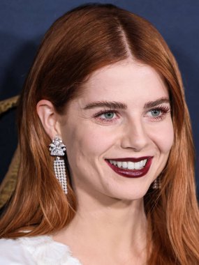 Chanel giyen İngiliz-Amerikan aktris Lucy Boynton, Netflix 'in 14 Aralık 2022' de Los Angeles, Kaliforniya, ABD 'de bulunan Amerikan Tiyatro Kompleksi Yönetmenler Birliği' nde düzenlenen 