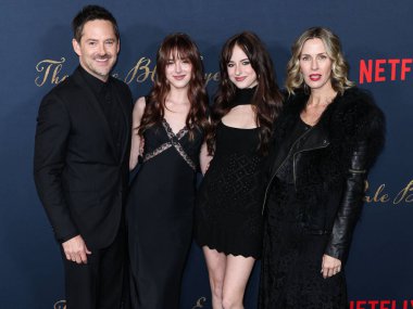 Scott Cooper, Stella Cooper, Ava Cooper ve Jocelyne Cooper, 14 Aralık 2022 'de Los Angeles, Kaliforniya, ABD' de bulunan Los Angeles, Kaliforniya Tiyatro Kompleksi 'nde düzenlenen Netflix' in 