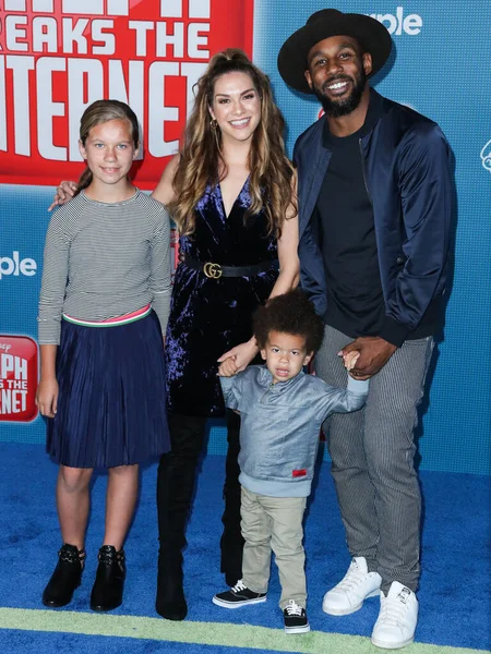 stock image Stephen Laurel 'tWitch' Boss Dead At 40. HOLLYWOOD, LOS ANGELES, CALIFORNIA, USA - NOVEMBER 05: Weslie Fowler, mother/American dancer Allison Holker, Maddox Laurel Boss and father/American freestyle hip hop dancer, and actor Stephen Boss