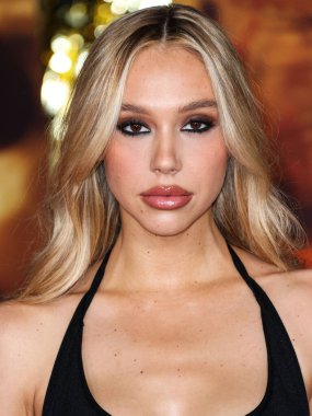 Amerikalı medya kişisi Alexis Ren, 15 Aralık 2022 'de ABD' nin Kaliforniya eyaletinin Los Angeles kentinde bulunan Akademi Sinema Müzesi 'nde düzenlenen Paramount Pictures' Babylon 'un Küresel Prömiyer Gösterimi' ne geldi.. 