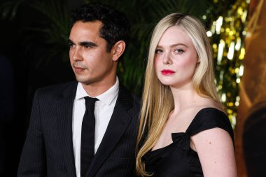Max Minghella ve kız arkadaşı Elle Fanning, 15 Aralık 2022 'de ABD' nin Kaliforniya eyaletinin Los Angeles kentinde bulunan Akademi Sinema Müzesi 'nde düzenlenen Paramount Pictures' Babylon 'un Küresel Gösterimi' ne geldiler.. 