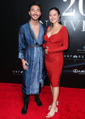 Jason Y. Lee ve Melody Hahm, 17 Aralık 2022 'de Beverly Hilton Oteli' nde düzenlenen 20. Geleneksel Unutulmaz Asya Amerikan Ödülleri 'ne geldiler.. 