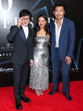 Ke Huy Quan, Stephanie Hsu ve Simu Liu, 17 Aralık 2022 'de Beverly Hills, Los Angeles, Kaliforniya, ABD' de düzenlenen ve Karakter Medya tarafından sunulan 20.. 