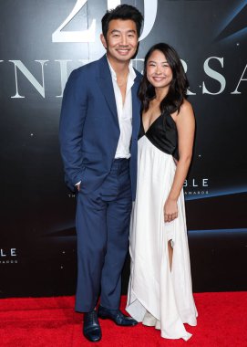 Simu Liu ve Allison Hsu, 17 Aralık 2022 'de Beverly Hilton Hotel' de düzenlenen Karakter Medya tarafından sunulan 20. Geleneksel Unutulmaz Asya Amerikan Ödülleri 'ne geldiler.. 