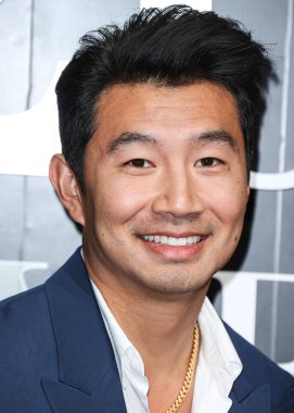 Kanadalı aktör Simu Liu, 17 Aralık 2022 'de Beverly Hills, Los Angeles, Kaliforniya, ABD' de düzenlenen Beverly Hilton Hotel 'de düzenlenen Karakter Medya tarafından sunulan 20.. 