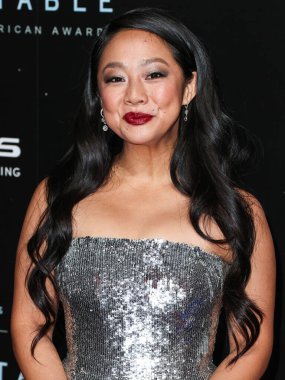 Amerikalı aktris Stephanie Hsu, 17 Aralık 2022 'de Beverly Hilton Hotel' de düzenlenen Karakter Medya tarafından sunulan 20. Geleneksel Unutulmaz Asya Amerikan Ödülleri 'ne geliyor.. 