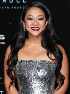 Amerikalı aktris Stephanie Hsu, 17 Aralık 2022 'de Beverly Hilton Hotel' de düzenlenen Karakter Medya tarafından sunulan 20. Geleneksel Unutulmaz Asya Amerikan Ödülleri 'ne geliyor.. 