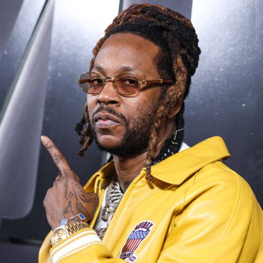 Amerikalı rapçi 2 Chainz (Tauheed K. Epps), STARZ 'ın' BMF '(Black Mafia Family) sezonunun Los Angeles Premiere' ine 5 Ocak 2023 'te Hollywood, Los Angeles, Kaliforniya, ABD' deki TCL Çin Tiyatrosu IMAX 'e geldi..