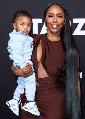Kashton Prophet Richardson ve annesi / Amerikalı rapçi Kash Doll (Arkeisha Antoinette Knight), STARZ 'ın' BMF '(Black Mafia Family) Sezon 2, 5 Ocak 2023' te Hollywood, Los Angeles 'taki TCL Çin Tiyatrosu IMAX' e geldiler..