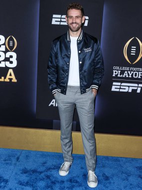 Amerikalı aktör, televizyon kişiliği ve mankeni Nick Viall, 7 Ocak 2023 'te Los Angeles, Kaliforniya, ABD' deki The Majestic Downtown 'da düzenlenen Playoff etkinliğinde ESPN ve CFP' nin Allstate Party 'sine geldi.. 