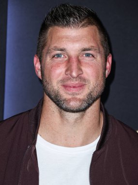 Amerikalı futbolcu Tim Tebow, ESPN ve CFP 'nin 2023 Playoff' taki Allstate Party 'sine 7 Ocak 2023' te ABD 'nin Kaliforniya eyaletinin Los Angeles şehrinde düzenlenen Majestic Downtown' da geldi..