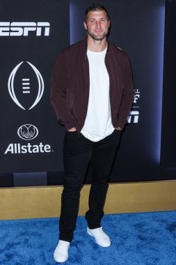 Amerikalı futbolcu Tim Tebow, ESPN ve CFP 'nin 2023 Playoff' taki Allstate Party 'sine 7 Ocak 2023' te ABD 'nin Kaliforniya eyaletinin Los Angeles şehrinde düzenlenen Majestic Downtown' da geldi..