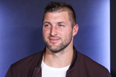 Amerikalı futbolcu Tim Tebow, ESPN ve CFP 'nin 2023 Playoff' taki Allstate Party 'sine 7 Ocak 2023' te ABD 'nin Kaliforniya eyaletinin Los Angeles şehrinde düzenlenen Majestic Downtown' da geldi..