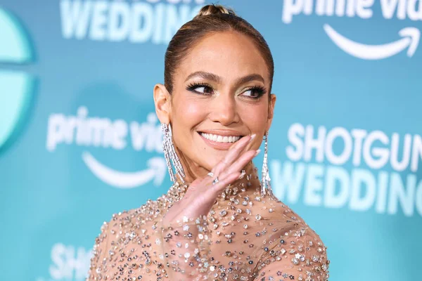 Jennifer Lopez Wearing Valentino Sheer Dress Arrives Los Angeles Premiere — Fotografia de Stock