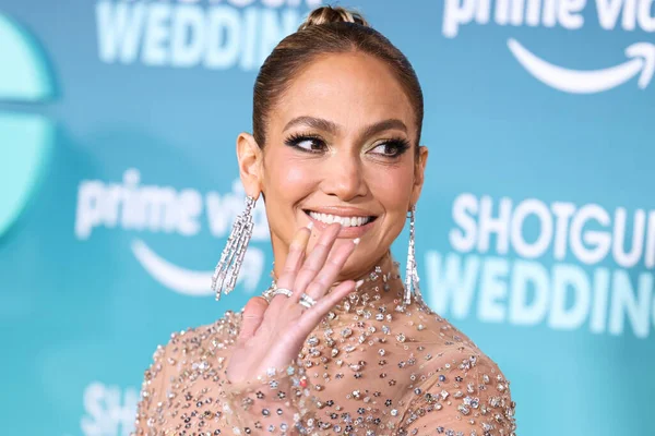 Jennifer Lopez Wearing Valentino Sheer Dress Arrives Los Angeles Premiere — Fotografia de Stock