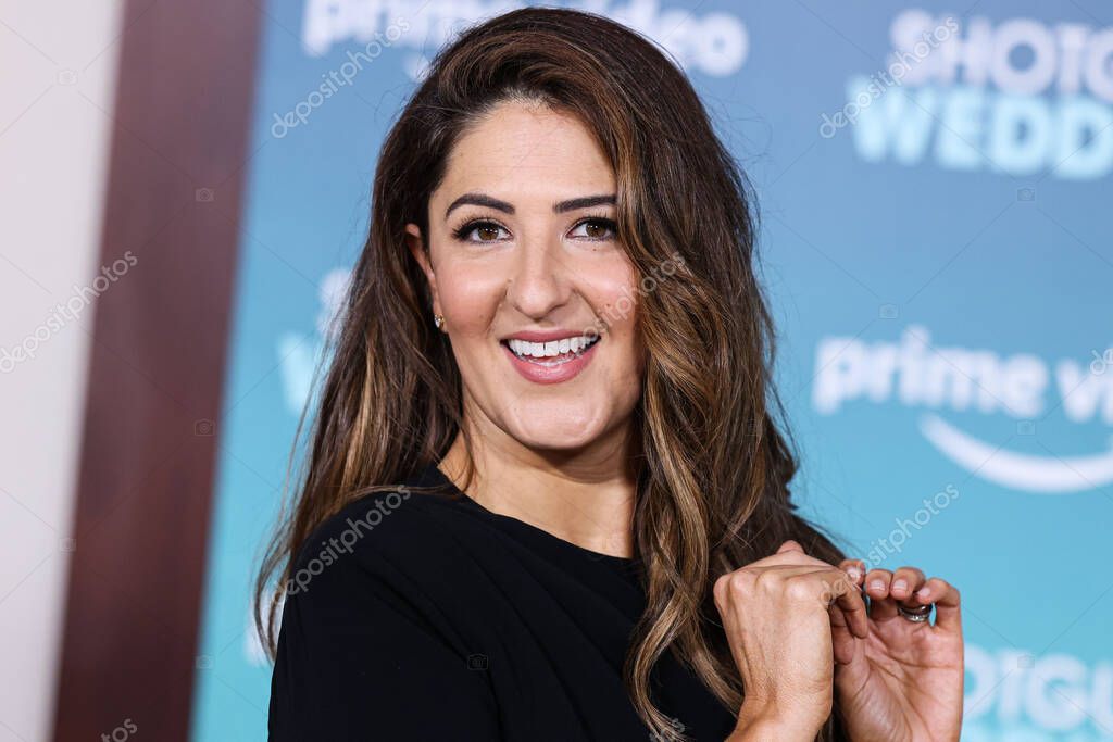 American actress and comedian D'Arcy Carden wearing a Cinq a Sept