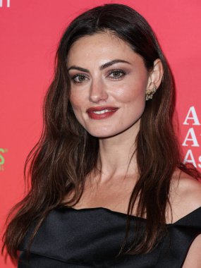Australian actress Phoebe Tonkin arrives at the G'Day USA Arts Gala 2023 held at the Skirball Cultural Center on January 28, 2023 in Los Angeles, California, United States.