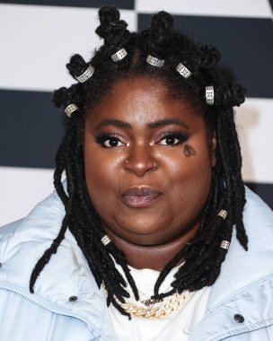 Chika, 2 Şubat 2023 'te Hollywood Atletizm Kulübü' nde düzenlenen Warner Music Group Pre-Grammy Partisi 2023 'e geldi.. 