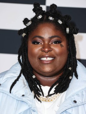 Chika, 2 Şubat 2023 'te Hollywood Atletizm Kulübü' nde düzenlenen Warner Music Group Pre-Grammy Partisi 2023 'e geldi.. 