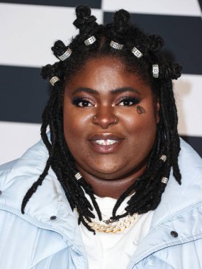 Chika, 2 Şubat 2023 'te Hollywood Atletizm Kulübü' nde düzenlenen Warner Music Group Pre-Grammy Partisi 2023 'e geldi.. 