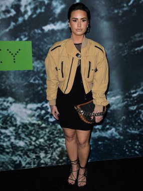 Demi Lovato, 2 Şubat 2023 'te ABD' nin Kaliforniya eyaletinin Los Angeles şehrinde Henson Kayıt Stüdyosu 'nda düzenlenen Stella McCartney X Adidas Party' ye ulaştı.. 