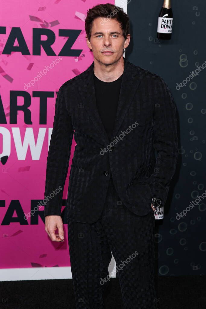 El actor estadounidense James Marsden llega al estreno en Los Ángeles