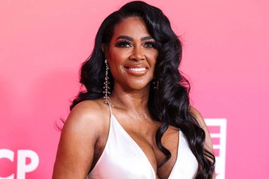 Kenya Moore arrives at the 54th Annual NAACP Image Awards held at the Pasadena Civic Auditorium on February 25, 2023 in Pasadena, Los Angeles, California, United States.