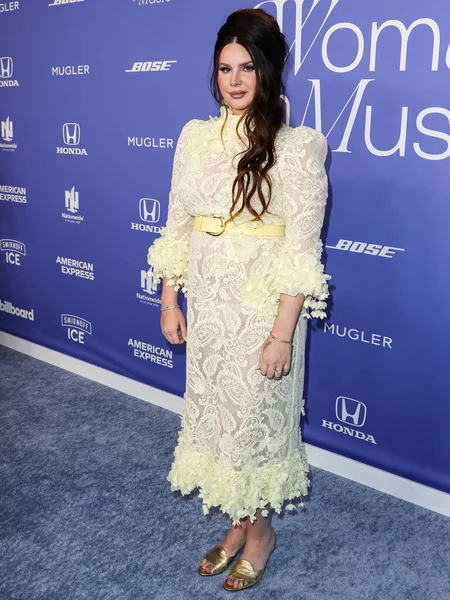 Lana Del Rey Φορώντας Ένα Φόρεμα Zimmermann Φτάνει Στο 2023 — Φωτογραφία Αρχείου