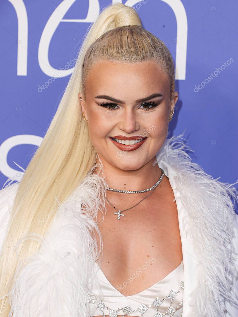 Ashlee Keating llega al Billboard Women In Music 2023 celebrado en el