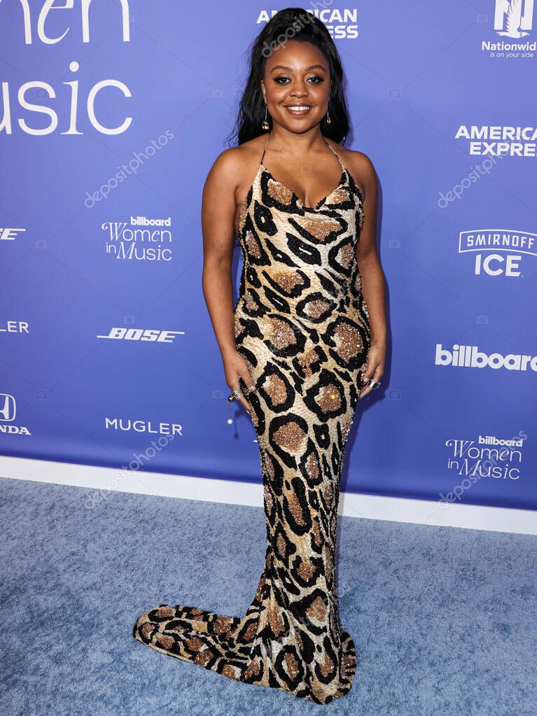 Quinta Brunson wearing a Sergio Hudson dress arrives at the 2023