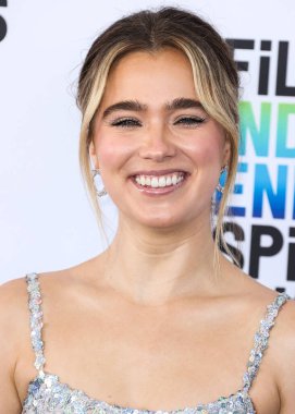 Haley Lu Richardson arrives at the 2023 Film Independent Spirit Awards held at the Santa Monica Beach on March 4, 2023 in Santa Monica, Los Angeles, California, United States. 