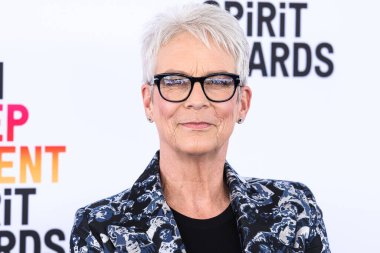 Jamie Lee Curtis, 4 Mart 2023 'te Santa Monica Sahili' nde düzenlenen 2023 Film Bağımsız Ruh Ödülleri 'ne ulaştı..