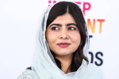 Pakistanlı eğitim aktivisti Malala Yousafzai, 4 Mart 2023 'te Santa Monica Plajı' nda düzenlenen 2023 Film Bağımsız Ruh Ödülleri 'ne ulaştı..